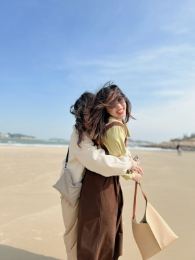 海边美女闺蜜图片摄影